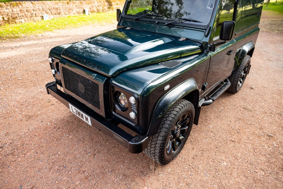 2013 Land Rover Defender 90 - Image 19 of 31