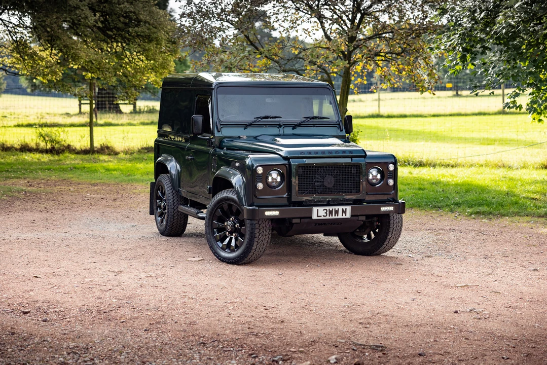 2013 Land Rover Defender 90 - Image 25 of 31