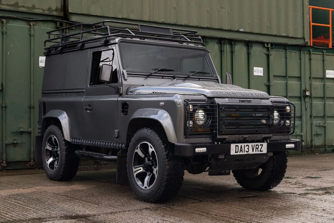 2013 Land Rover Defender 90 - Image 2 of 31