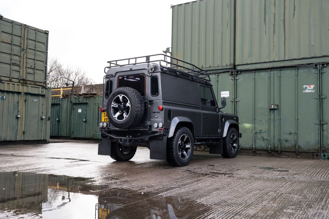 2013 Land Rover Defender 90 - Image 5 of 31