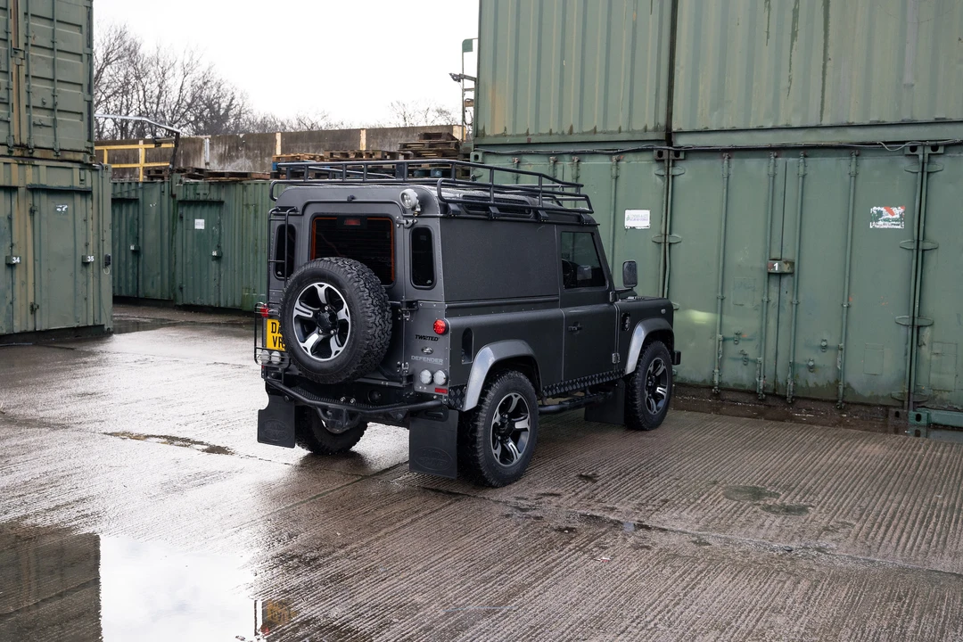 2013 Land Rover Defender 90 - Image 13 of 31