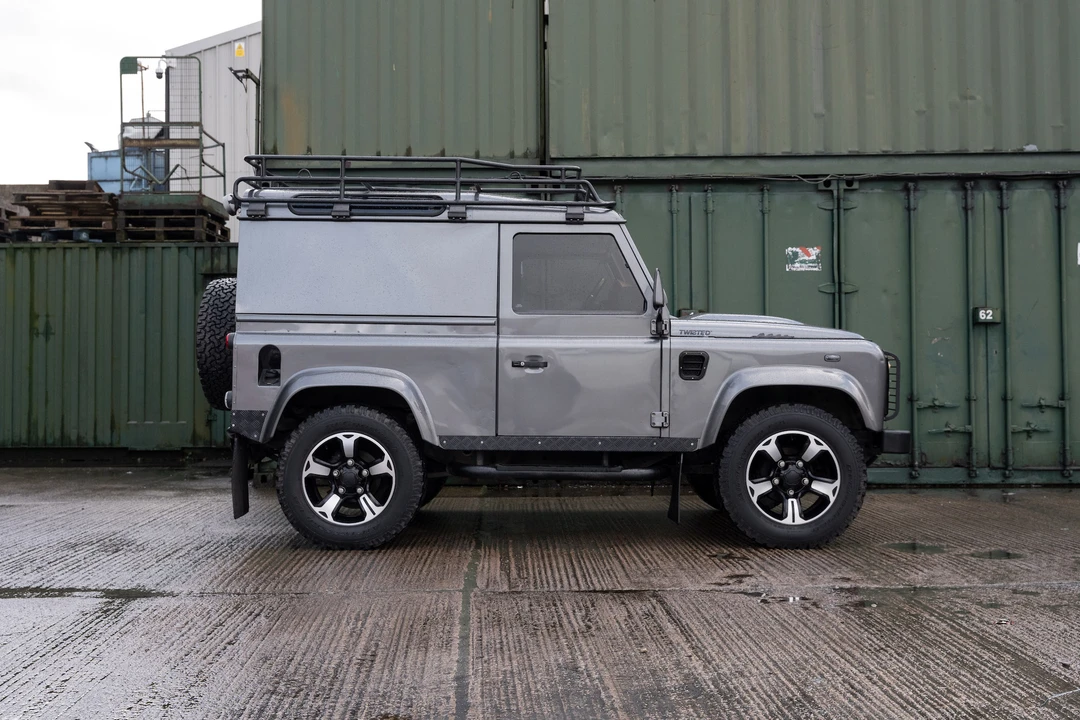 2013 Land Rover Defender 90 - Image 4 of 31