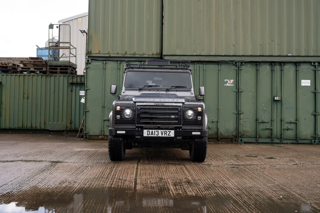 2013 Land Rover Defender 90 - Image 10 of 31