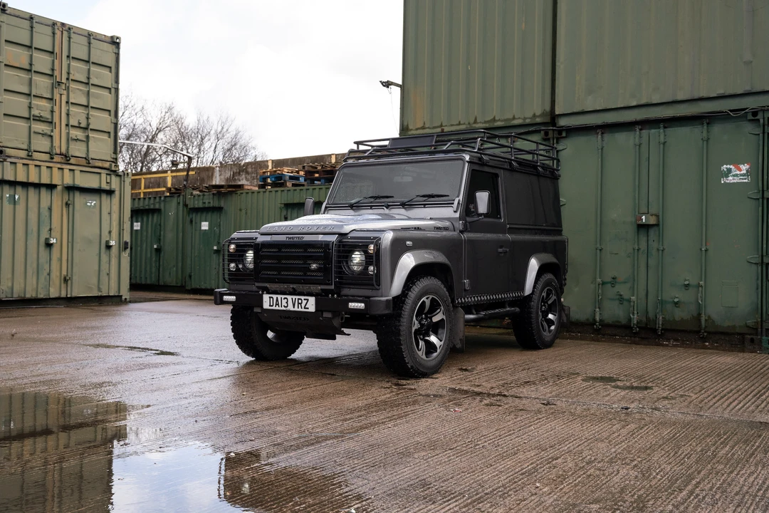 2013 Land Rover Defender 90 - Image 17 of 31