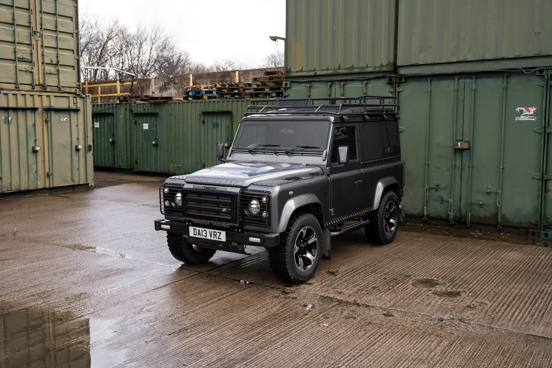 2013 Land Rover Defender 90 - Image 9 of 31