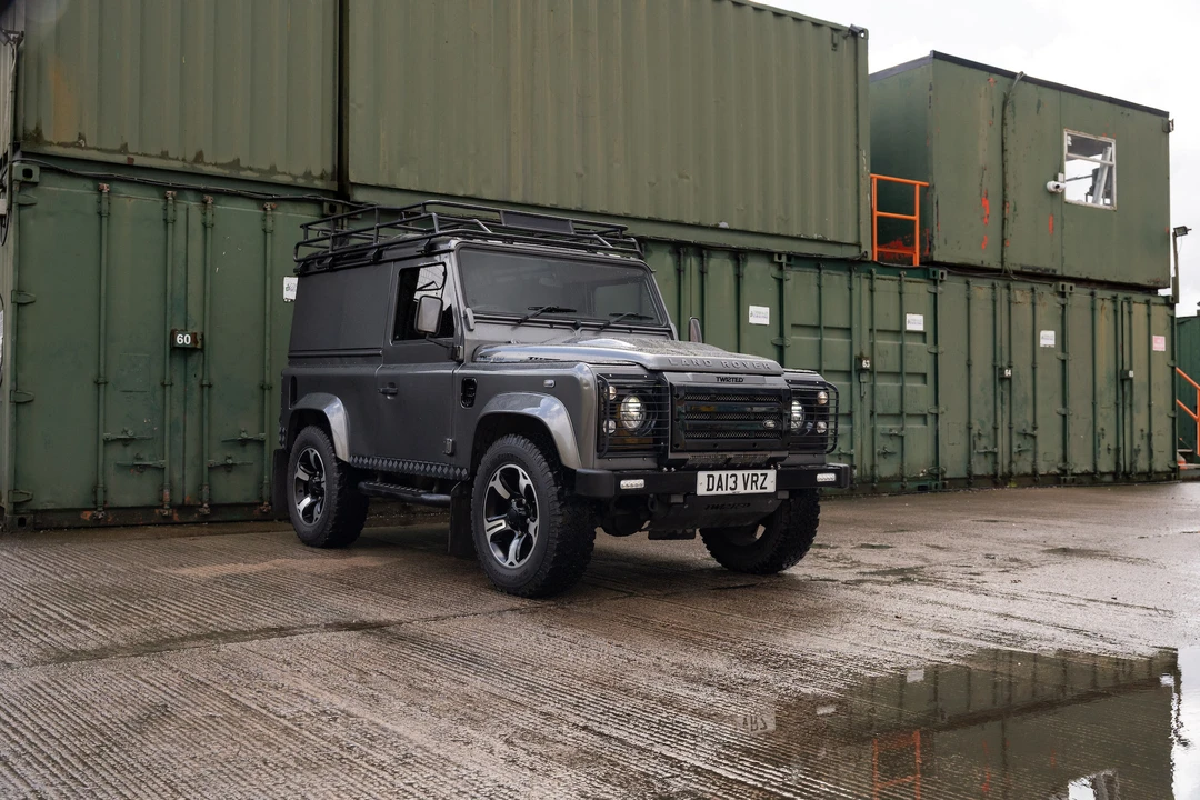 2013 Land Rover Defender 90 - Image 3 of 31