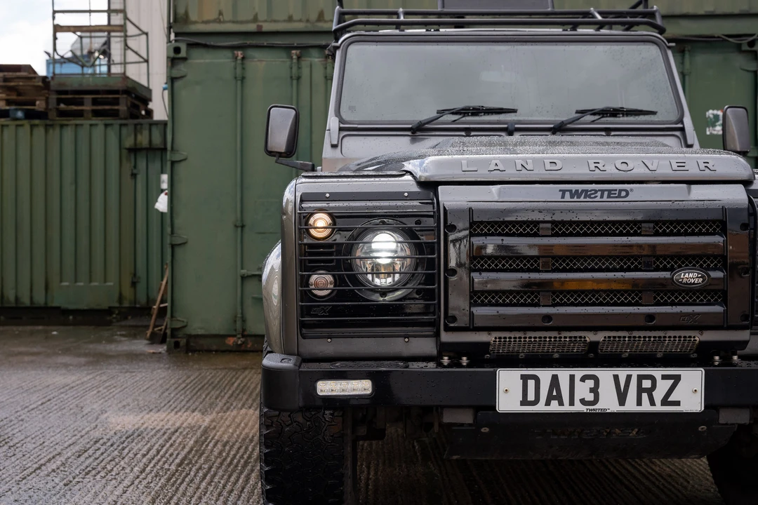 2013 Land Rover Defender 90 - Image 25 of 31