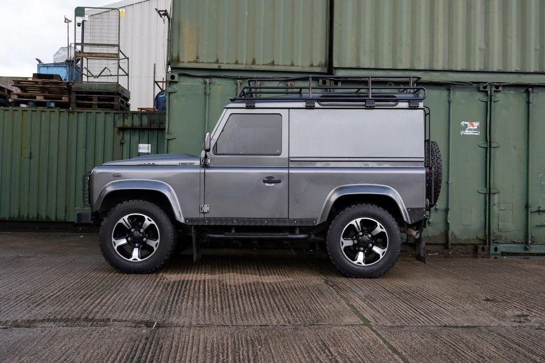 2013 Land Rover Defender 90 - Image 8 of 31