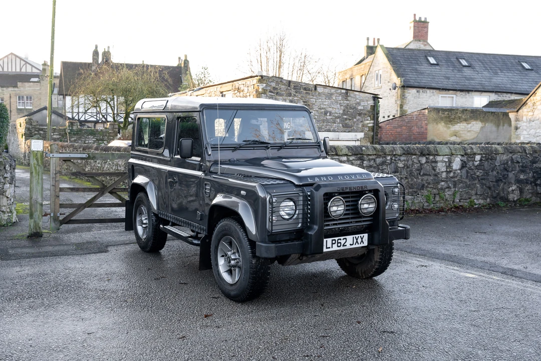 2013 Land Rover Defender 90 - Image 8 of 31