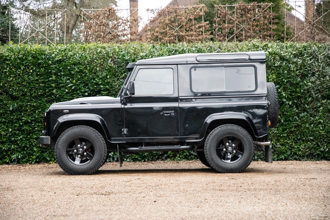 2013 Land Rover Defender 90 - Image 11 of 31