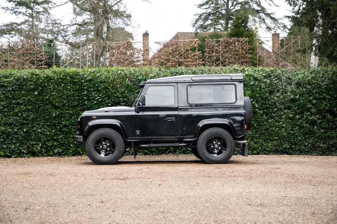 2013 Land Rover Defender 90 - Image 10 of 31