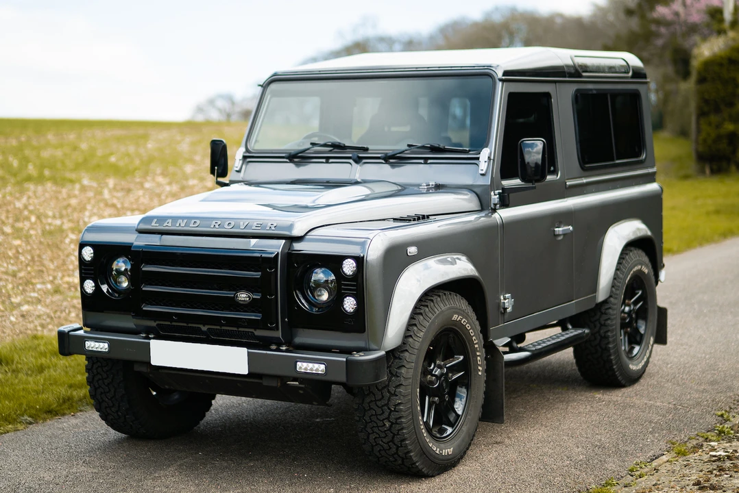 2013 Land Rover Defender 90 - Image 3 of 31