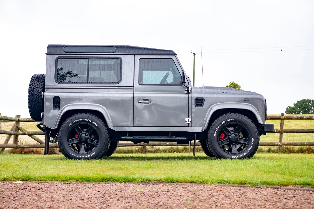 2013 Land Rover Defender 90 - Image 11 of 31