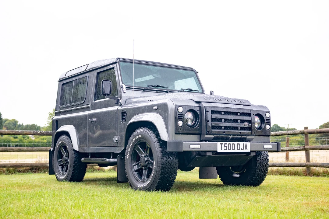 2013 Land Rover Defender 90 - Image 3 of 31