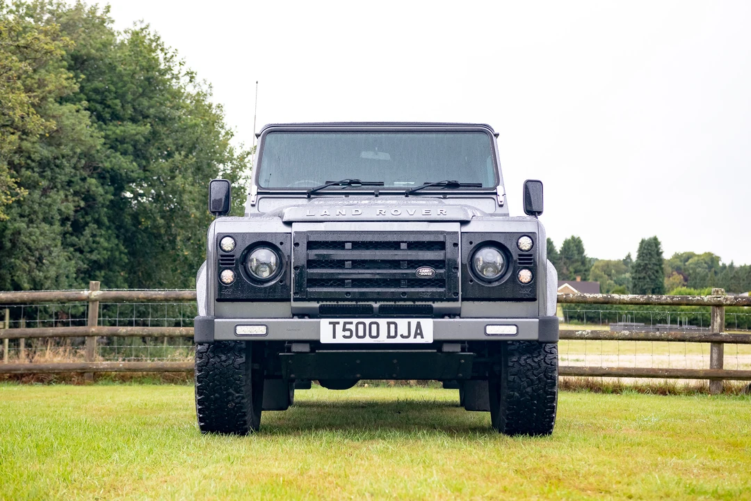 2013 Land Rover Defender 90 - Image 5 of 31