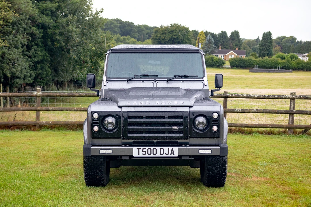 2013 Land Rover Defender 90 - Image 6 of 31