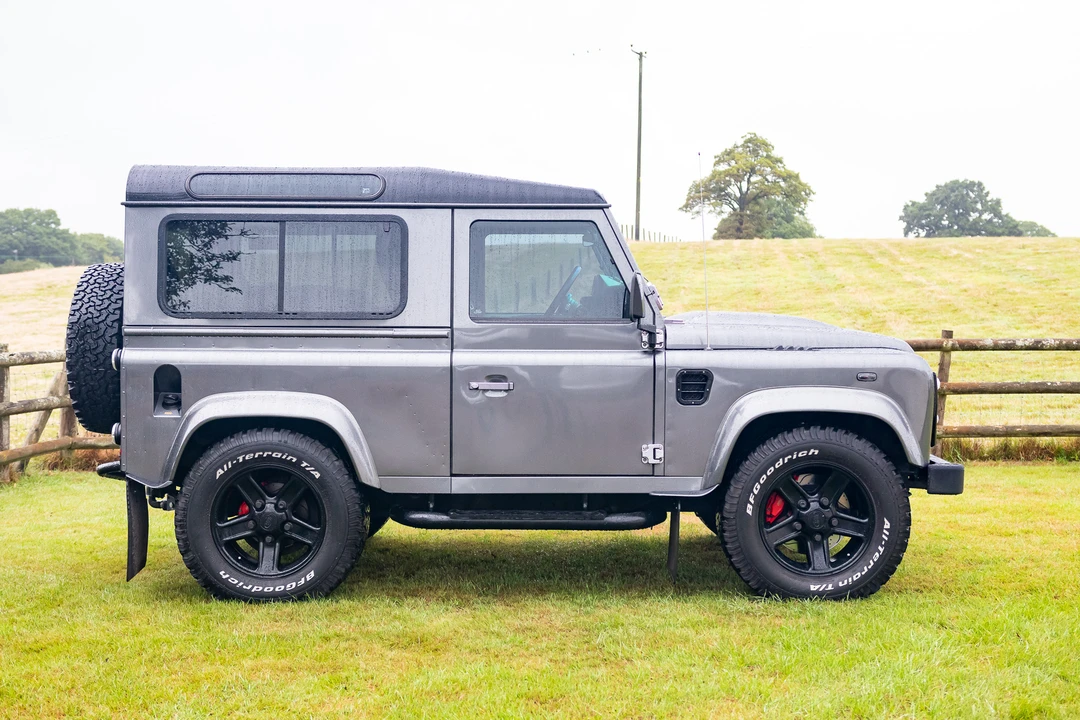 2013 Land Rover Defender 90 - Image 10 of 31