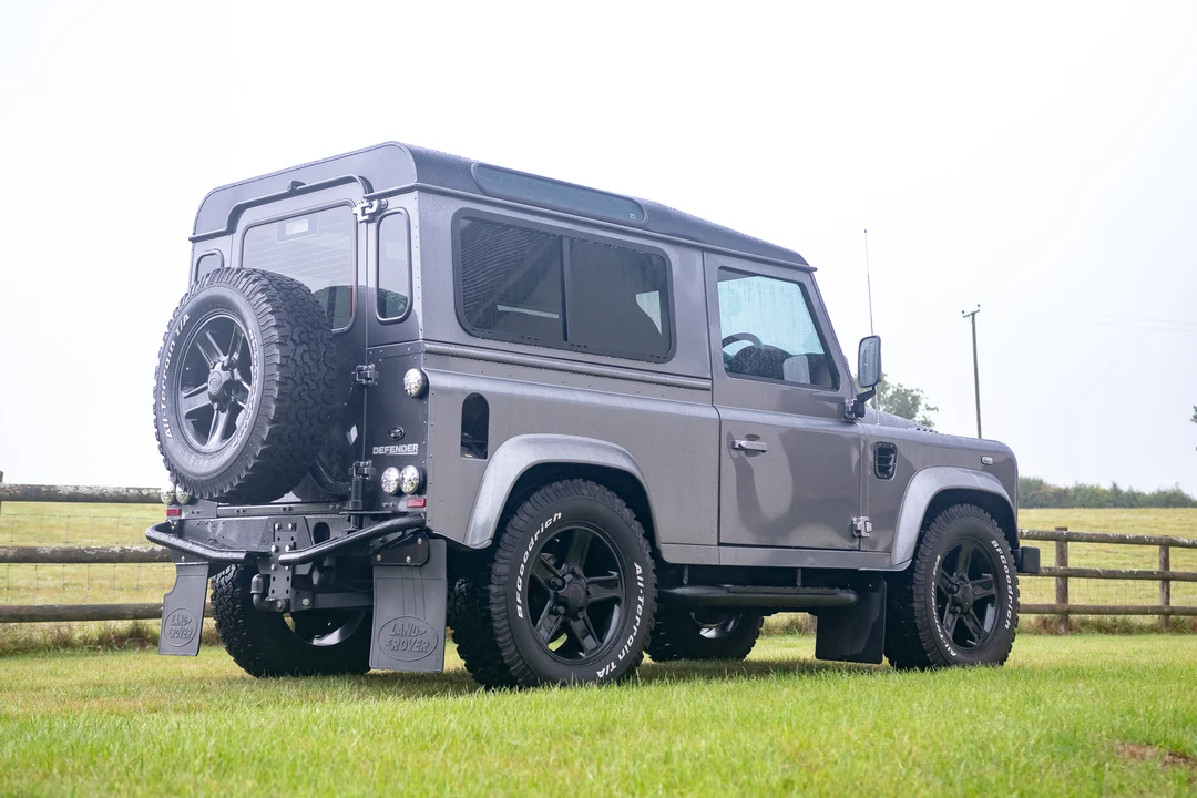 2013 Land Rover Defender 90 - Image 15 of 31