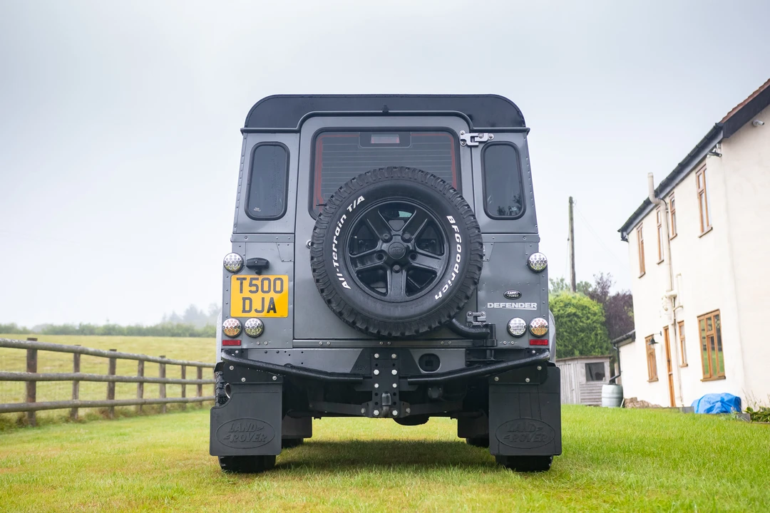 2013 Land Rover Defender 90 - Image 17 of 31