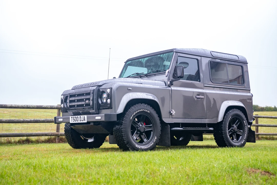 2013 Land Rover Defender 90 - Image 19 of 31
