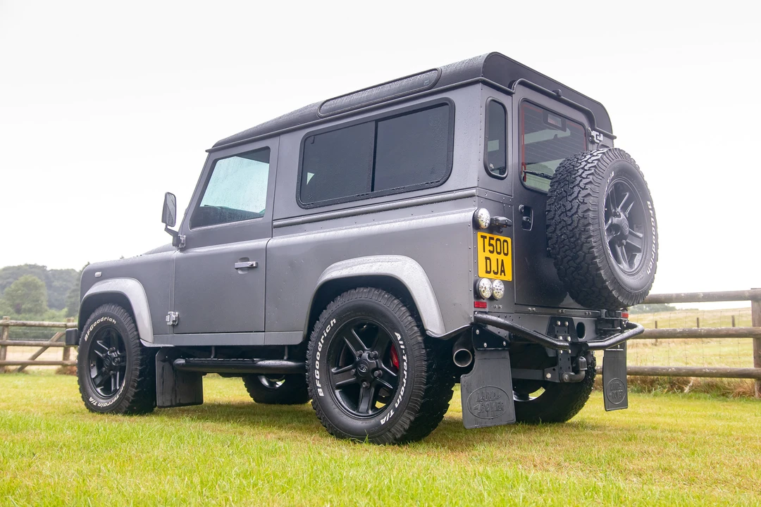 2013 Land Rover Defender 90 - Image 25 of 31