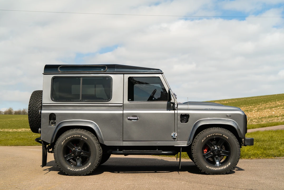 2013 Land Rover Defender 90 - Image 18 of 31