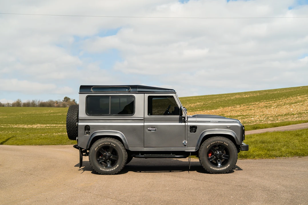 2013 Land Rover Defender 90 - Image 17 of 31