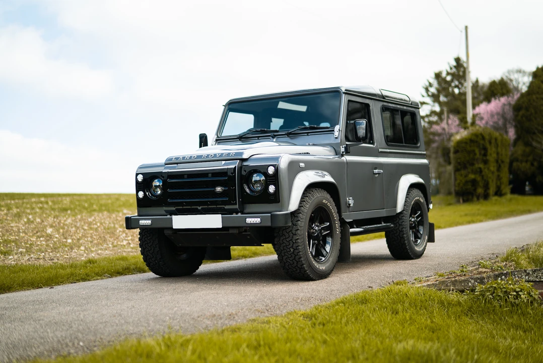 2013 Land Rover Defender 90 - Image 5 of 31