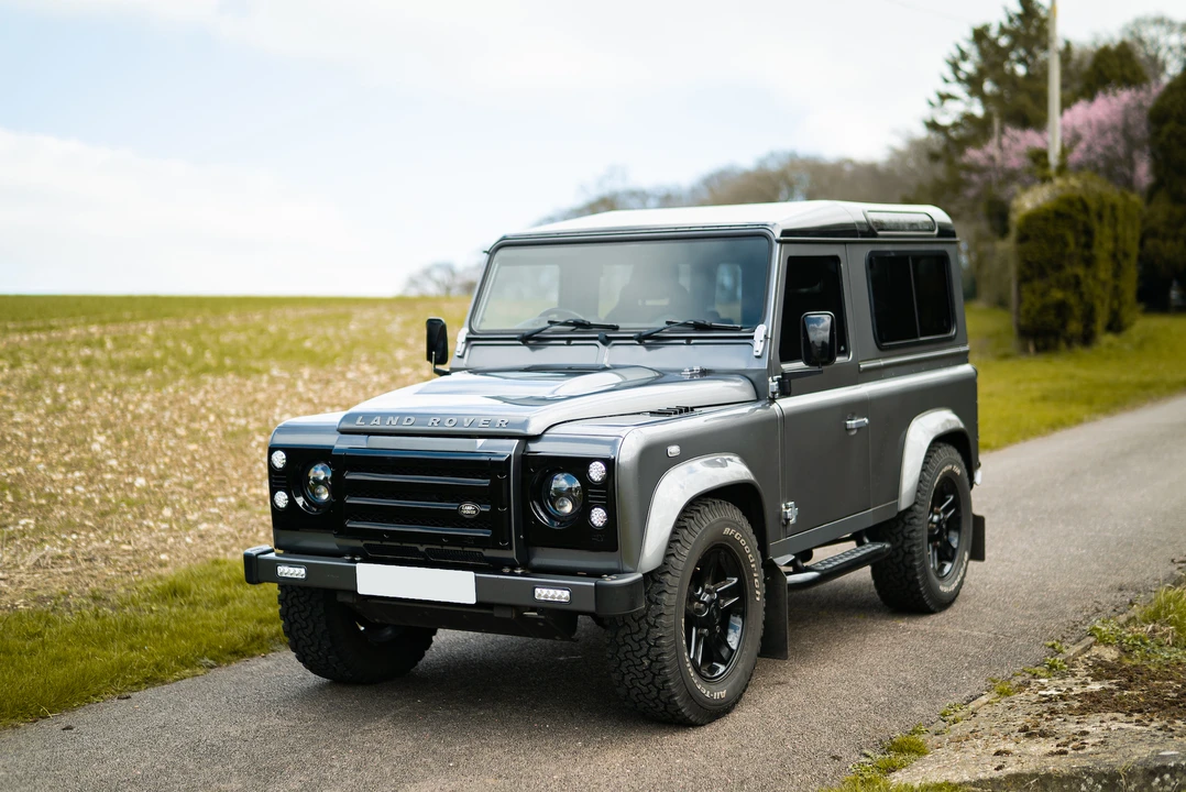 2013 Land Rover Defender 90 - Image 6 of 31
