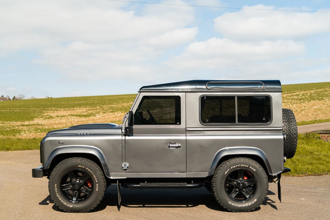 2013 Land Rover Defender 90 - Image 13 of 31