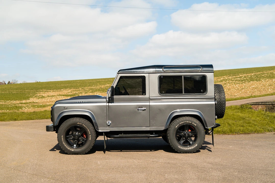 2013 Land Rover Defender 90 - Image 19 of 31