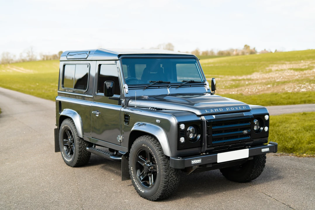 2013 Land Rover Defender 90 - Image 16 of 31