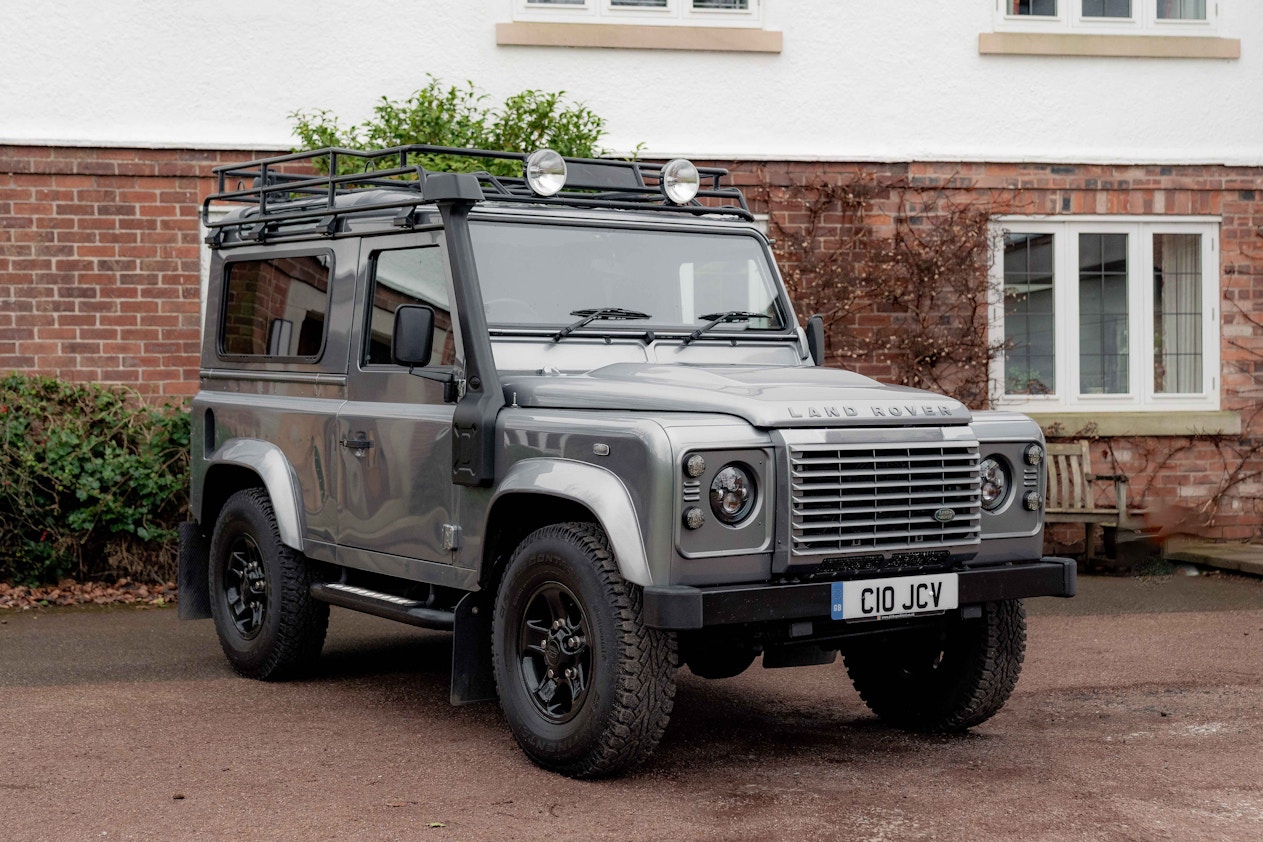 2013 LAND ROVER DEFENDER 90 XS STATION WAGON - 15,793 MILES