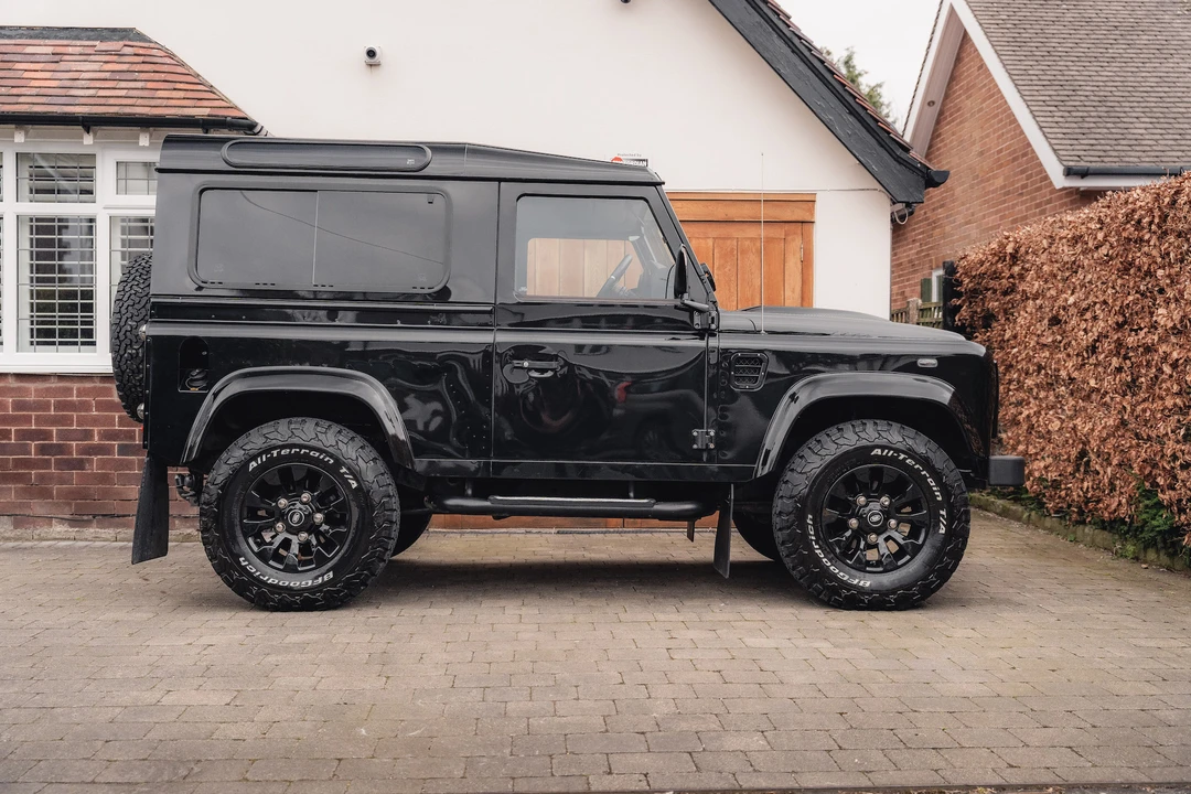 2013 Land Rover Defender 90 - Image 17 of 31