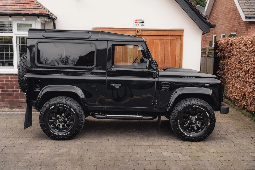 2013 Land Rover Defender 90 - Image 9 of 31