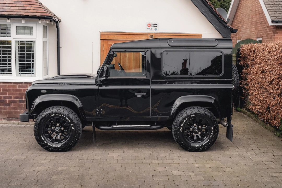 2013 Land Rover Defender 90 - Image 13 of 31