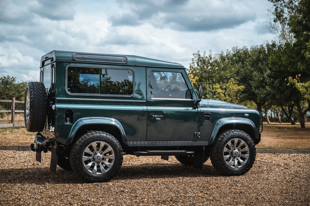 2013 Land Rover Defender 90 - Image 9 of 31