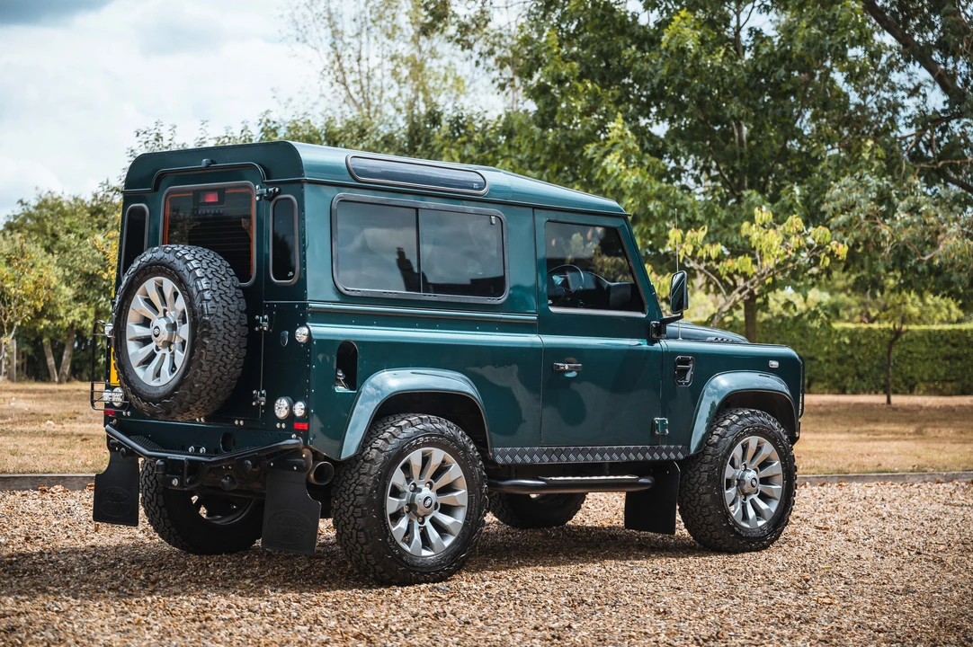 2013 Land Rover Defender 90 - Image 16 of 31