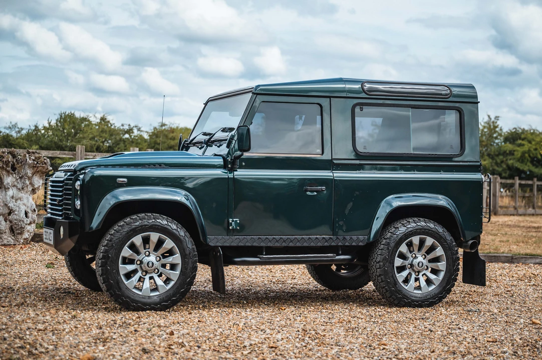 2013 Land Rover Defender 90 - Image 13 of 31