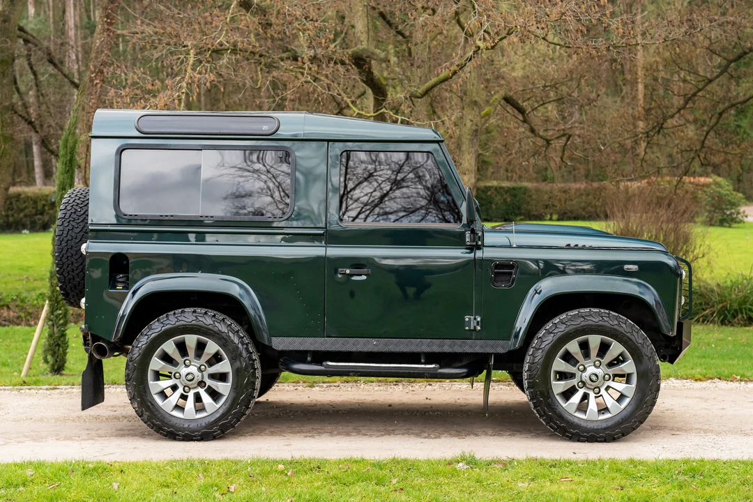 2013 Land Rover Defender 90 - Image 5 of 31