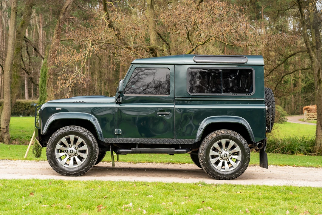 2013 Land Rover Defender 90 - Image 9 of 31