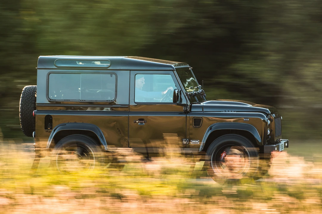 2013 Land Rover Defender 90 - Image 17 of 31