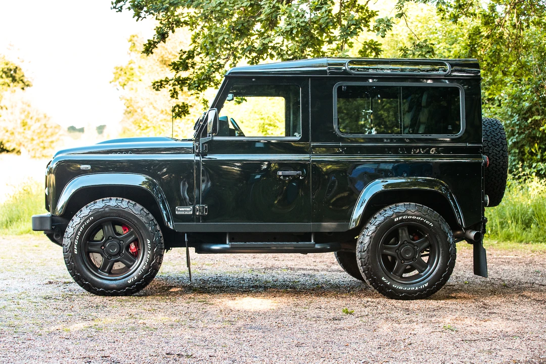 2013 Land Rover Defender 90 - Image 9 of 31