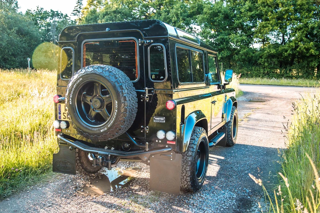 2013 Land Rover Defender 90 - Image 6 of 31