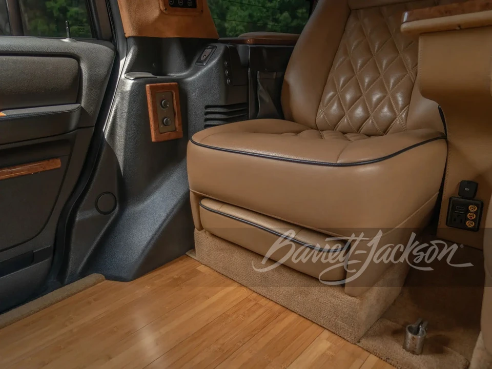 2013 Lincoln Navigator 3rd Gen - Image 10 of 25