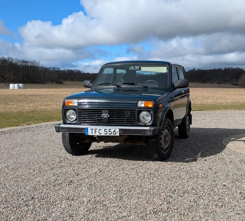 2013 Lada - Image 2 of 30