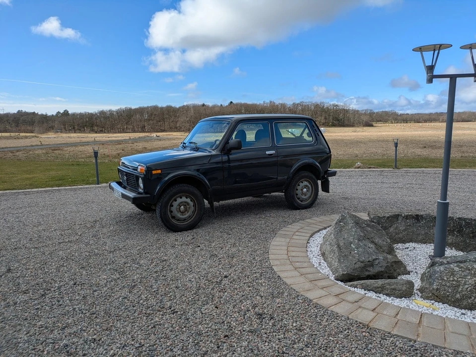 2013 Lada - Image 11 of 30