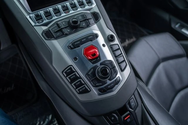 2013 Lamborghini Aventador LP700-4 - Image 16 of 18