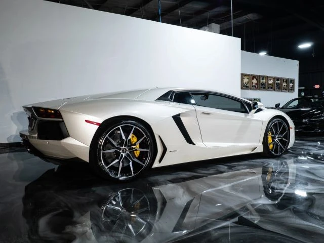 2013 Lamborghini Aventador LP700-4 - Image 8 of 21