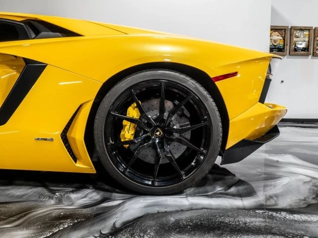 2013 Lamborghini Aventador LP700-4 - Image 18 of 21